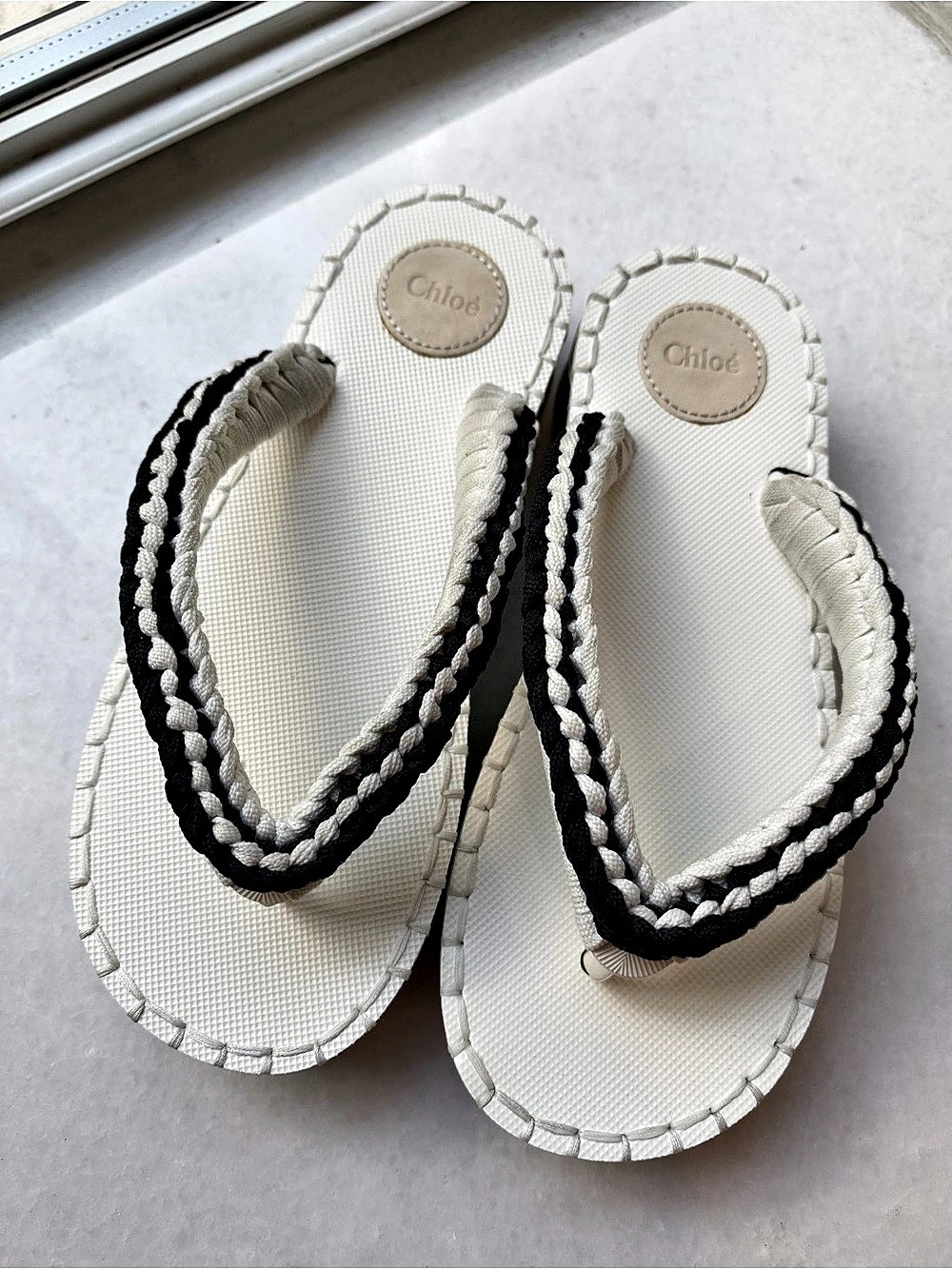 Chloé Sand Thong Sandals Women's Platform Sandals White & Black EU 39